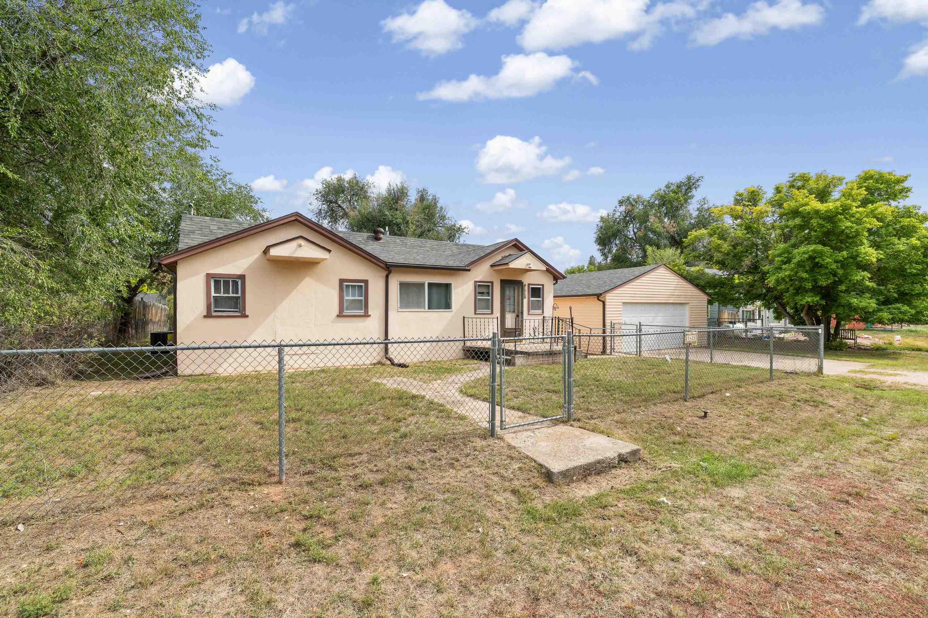 1423 Evans Street Property Photo 17