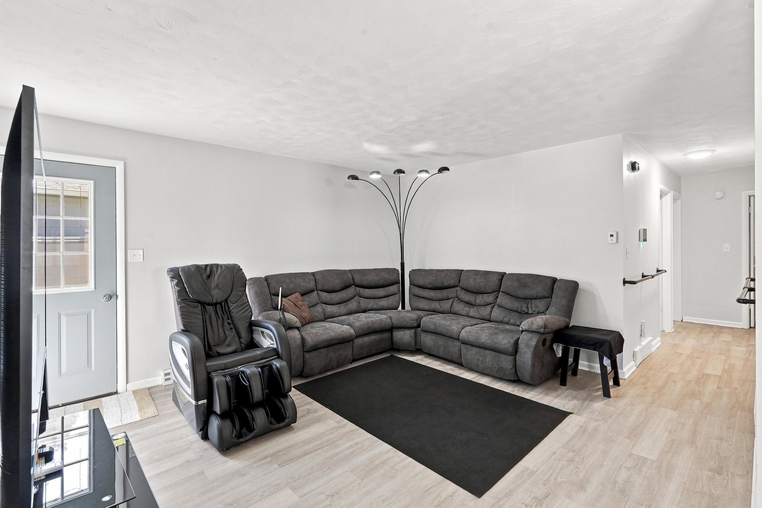1829 Baldwin Street Property Photo 4