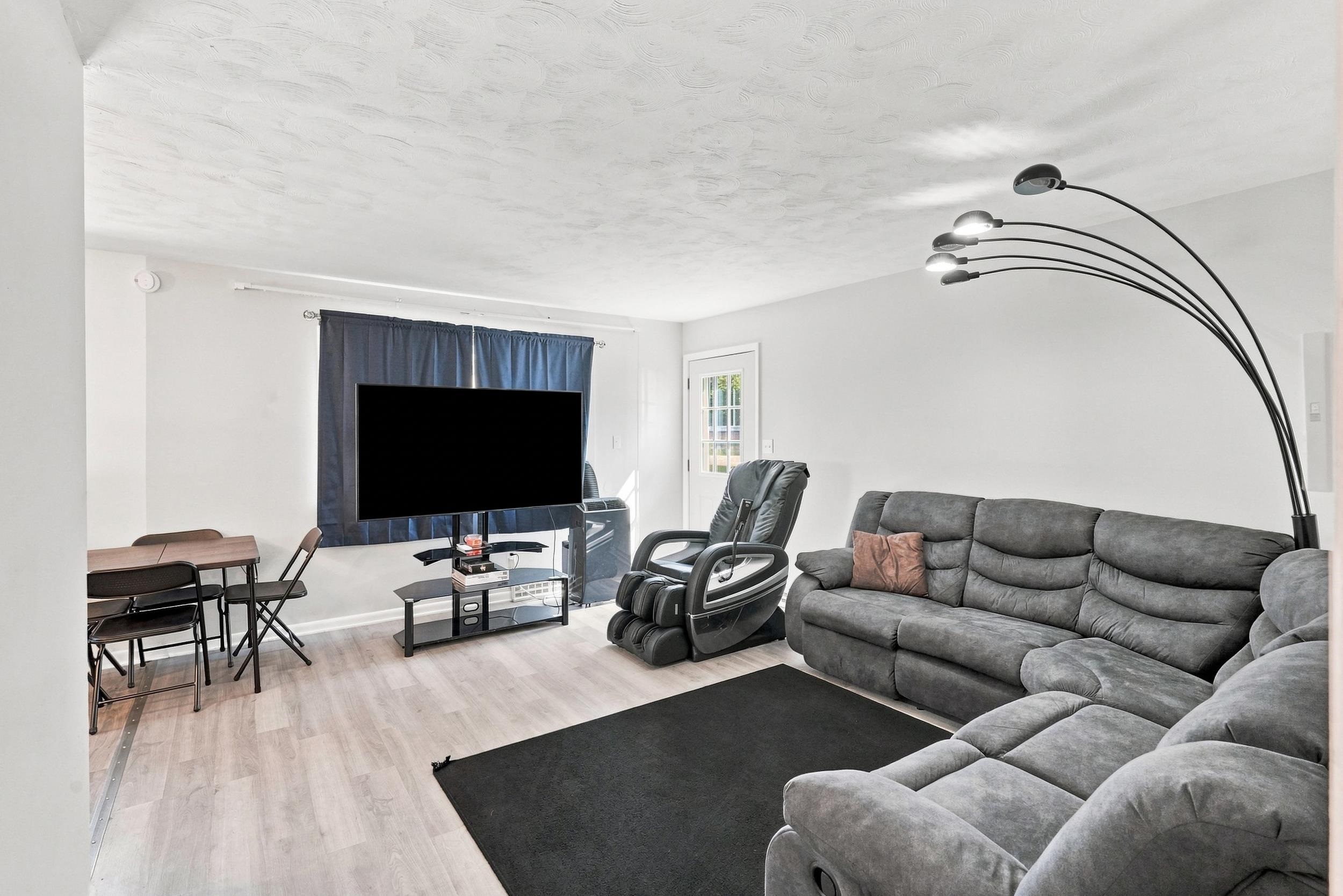1829 Baldwin Street Property Photo 6