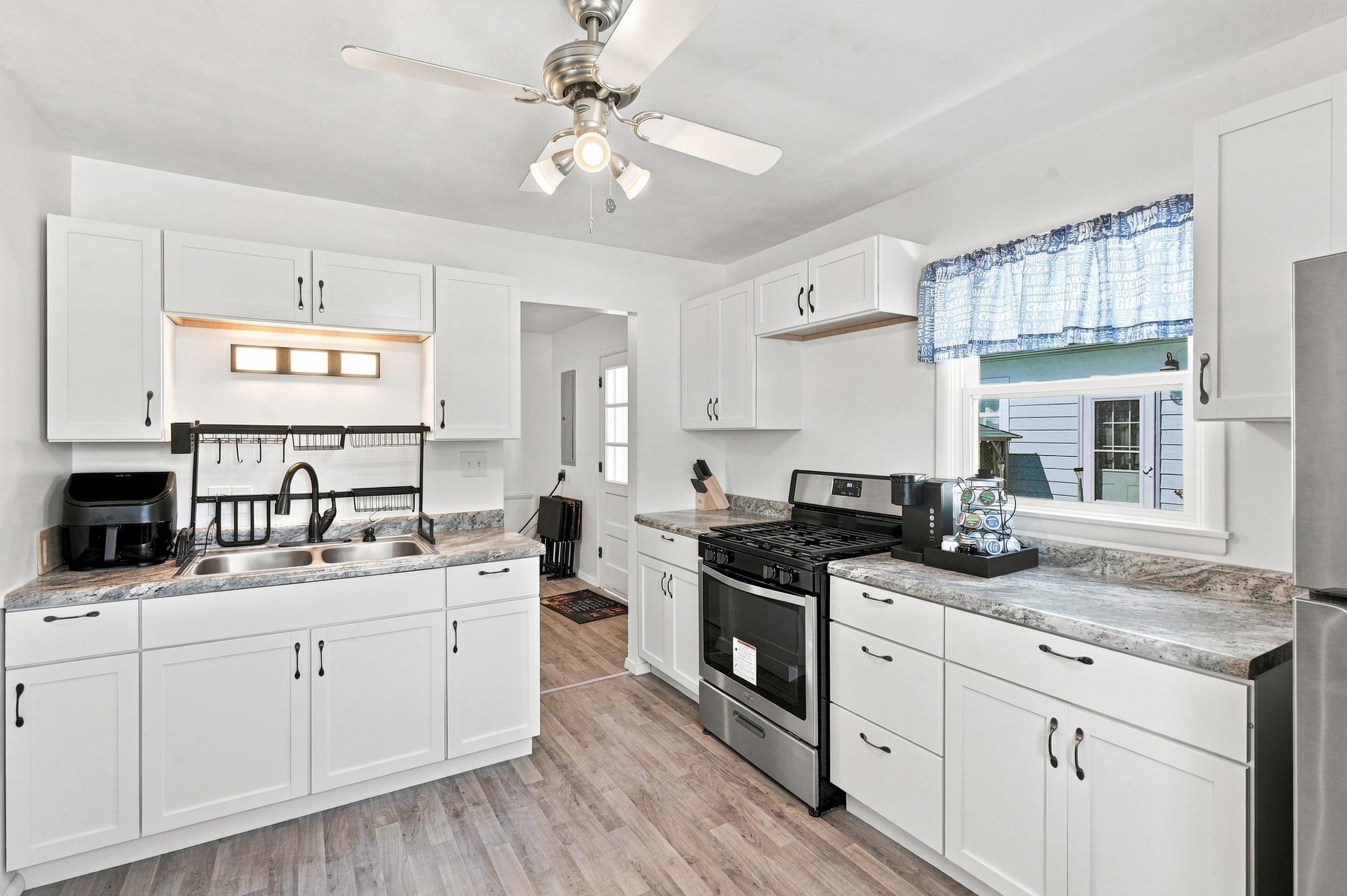 1829 Baldwin Street Property Photo 7