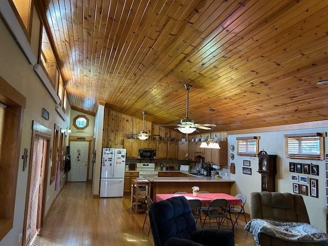900 3rd Avenue Property Photo 23