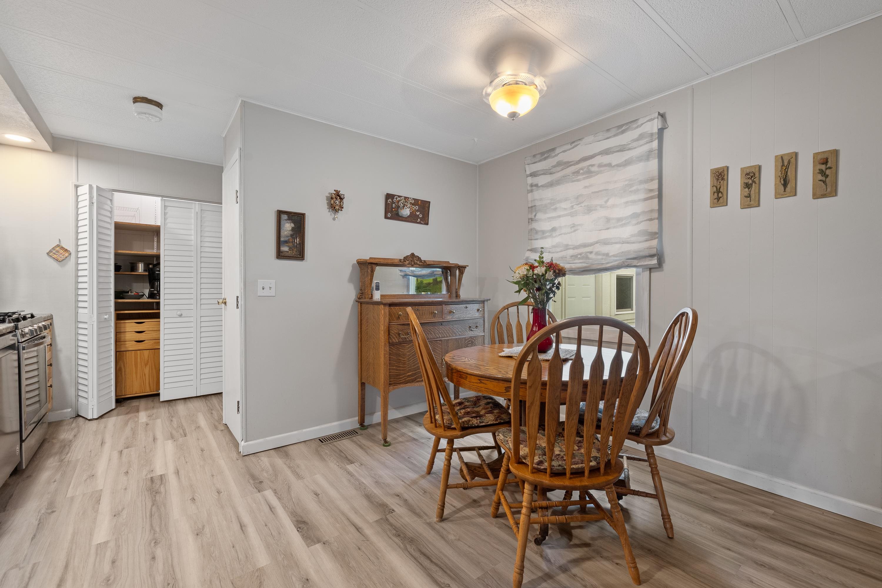 4901 Horse Creek Road Property Photo 6