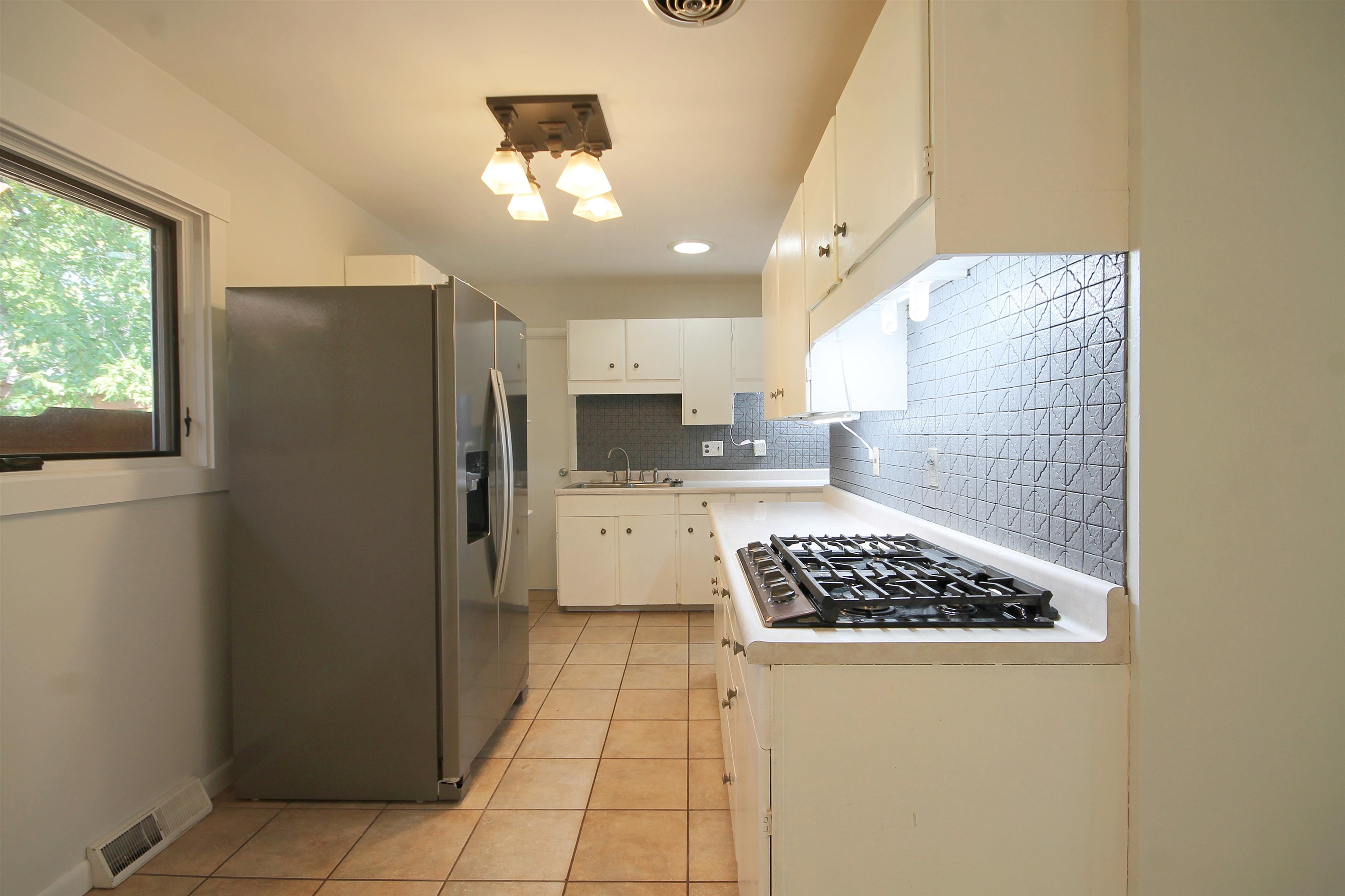 2339 S Fulton Street Property Photo 8