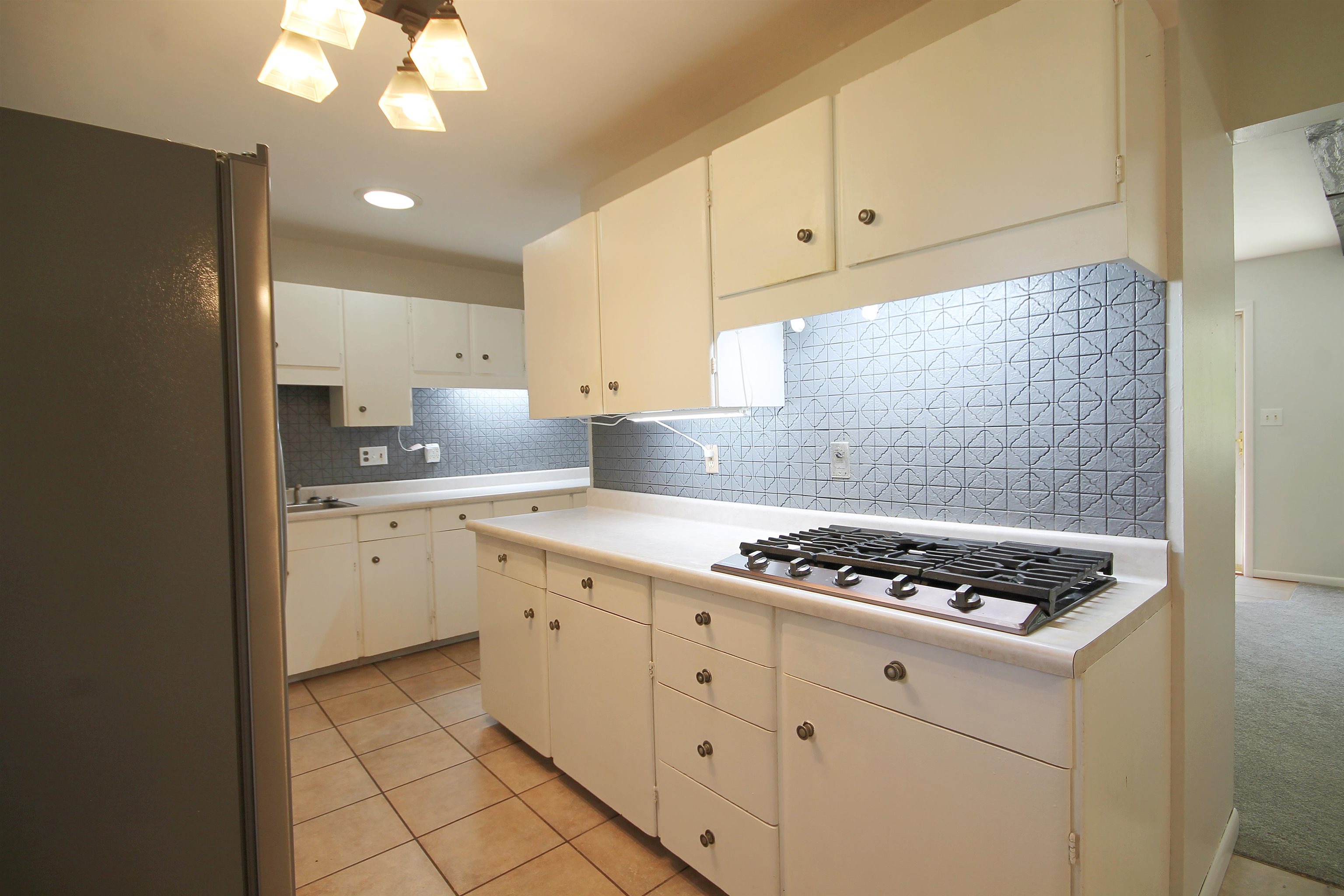 2339 S Fulton Street Property Photo 9