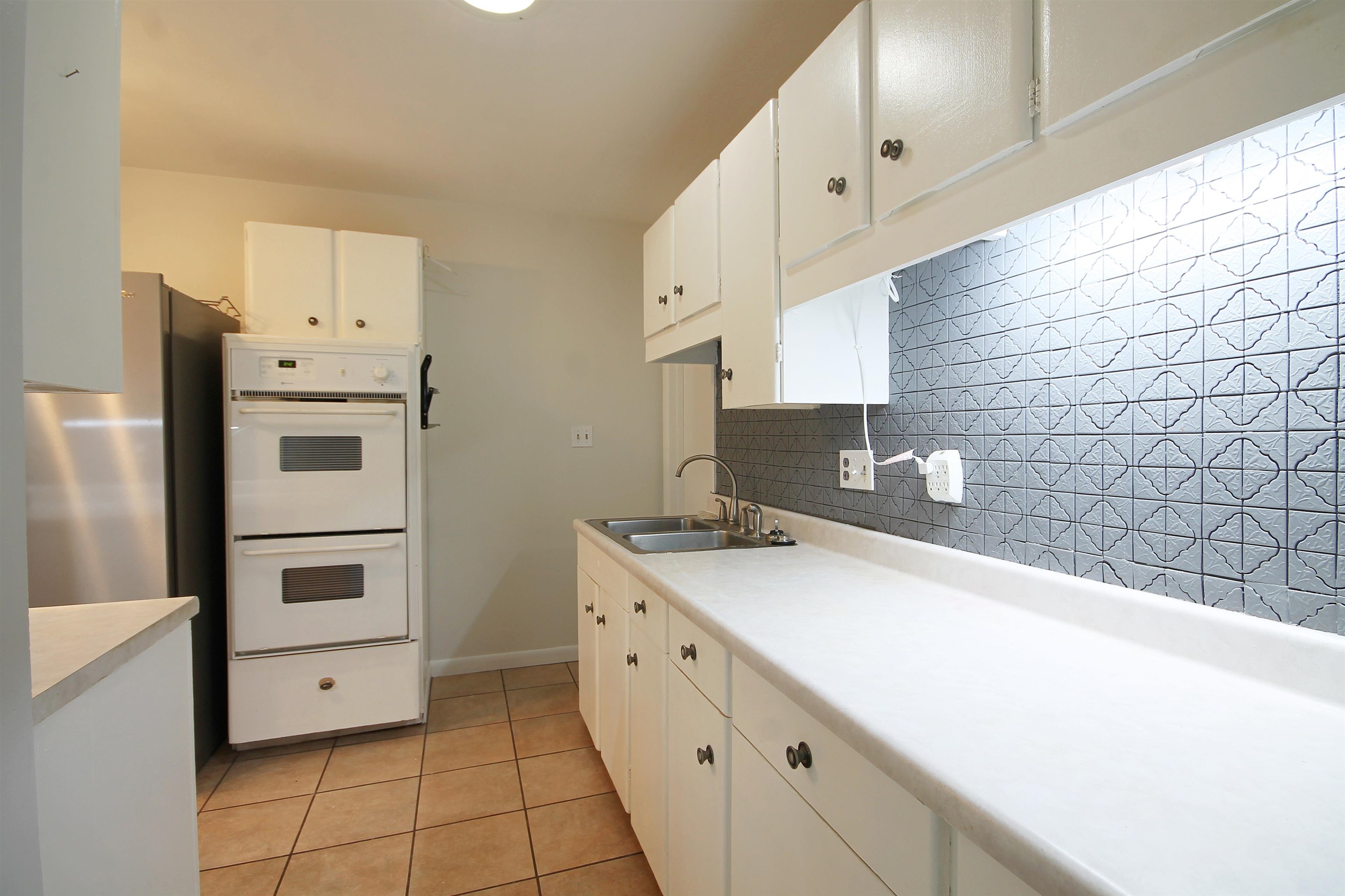 2339 S Fulton Street Property Photo 10
