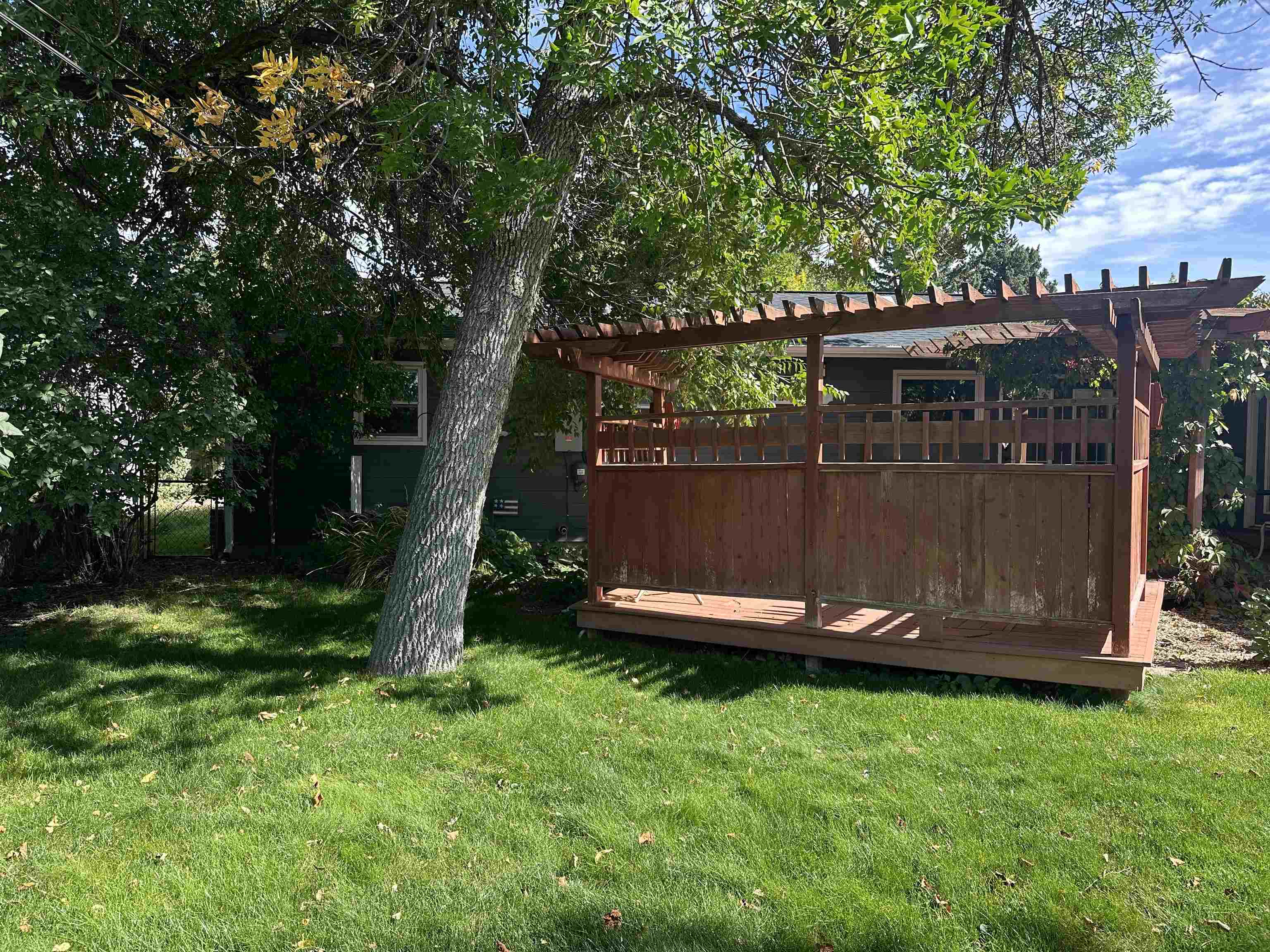 2339 S Fulton Street Property Photo 27