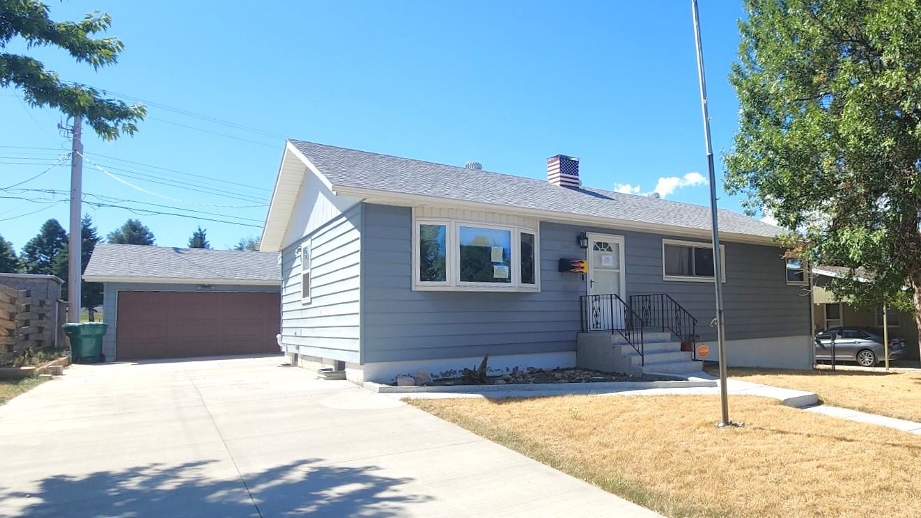 1940 Arizona Avenue Property Photo 2