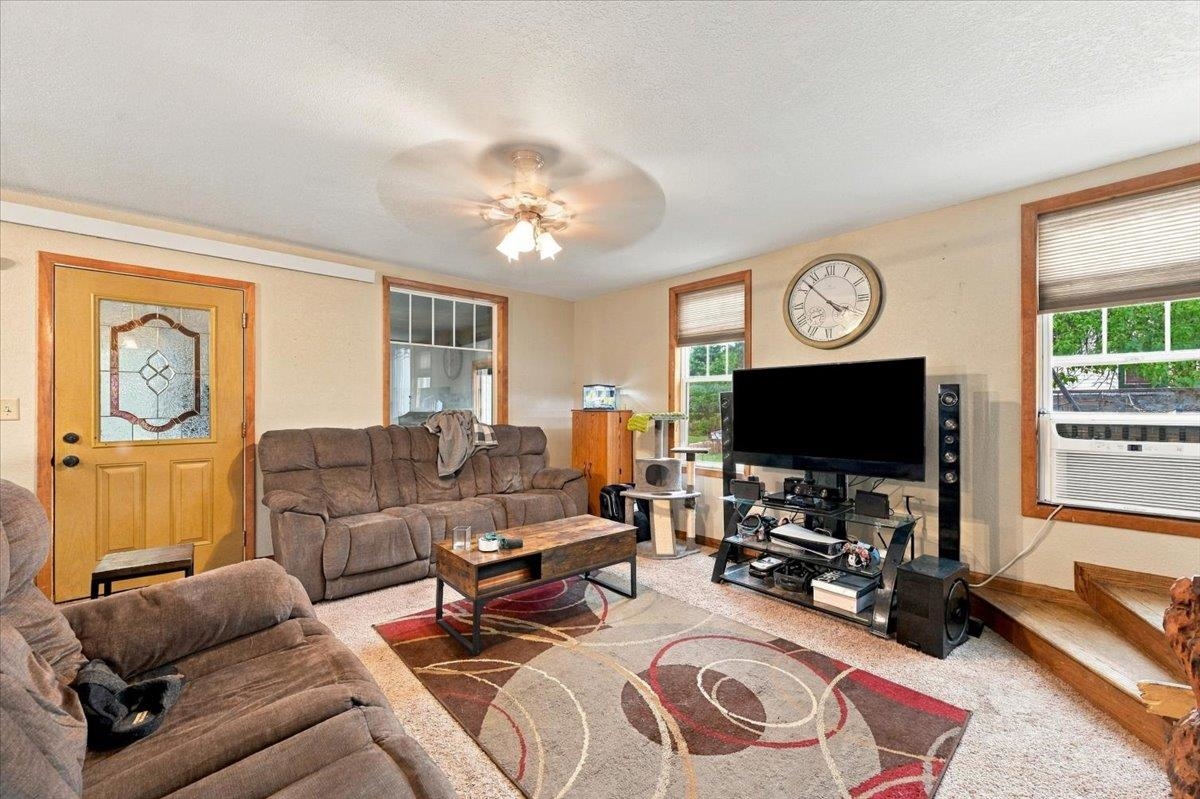 821 Arthur Street Property Photo 4