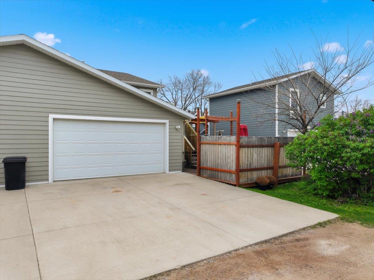 1119 N Canyon Street Property Photo 7