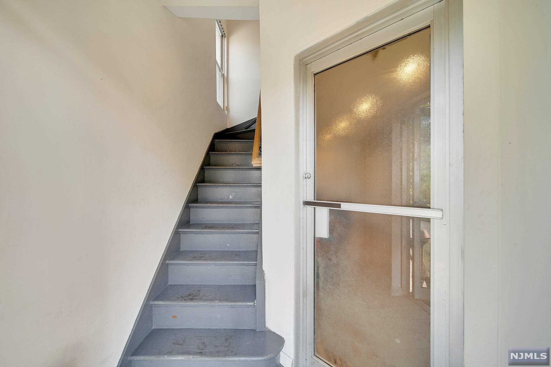 33 Chamberlain Avenue Property Photo 4