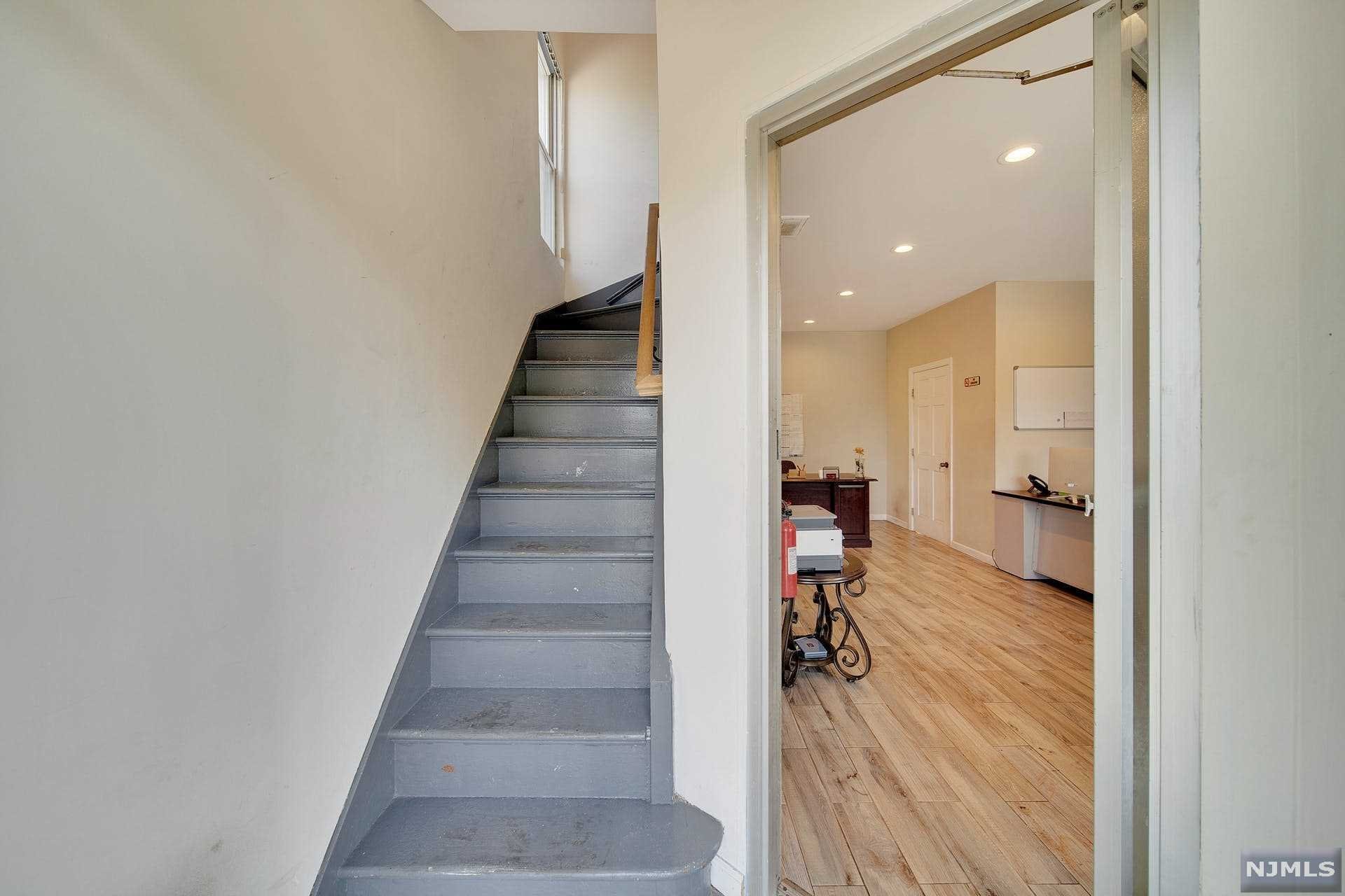 33 Chamberlain Avenue Property Photo 13