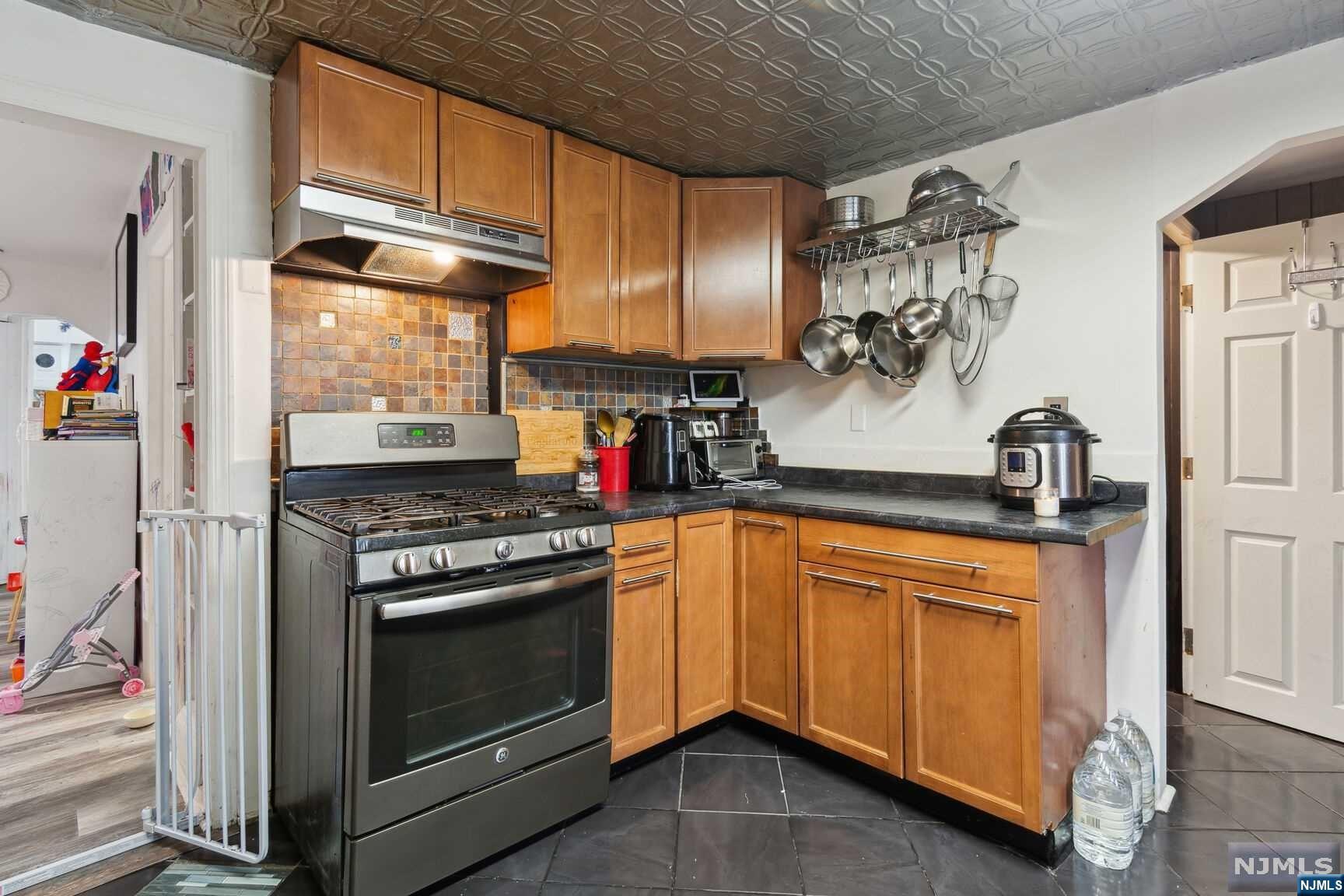 86 Steuben Street Property Photo 7
