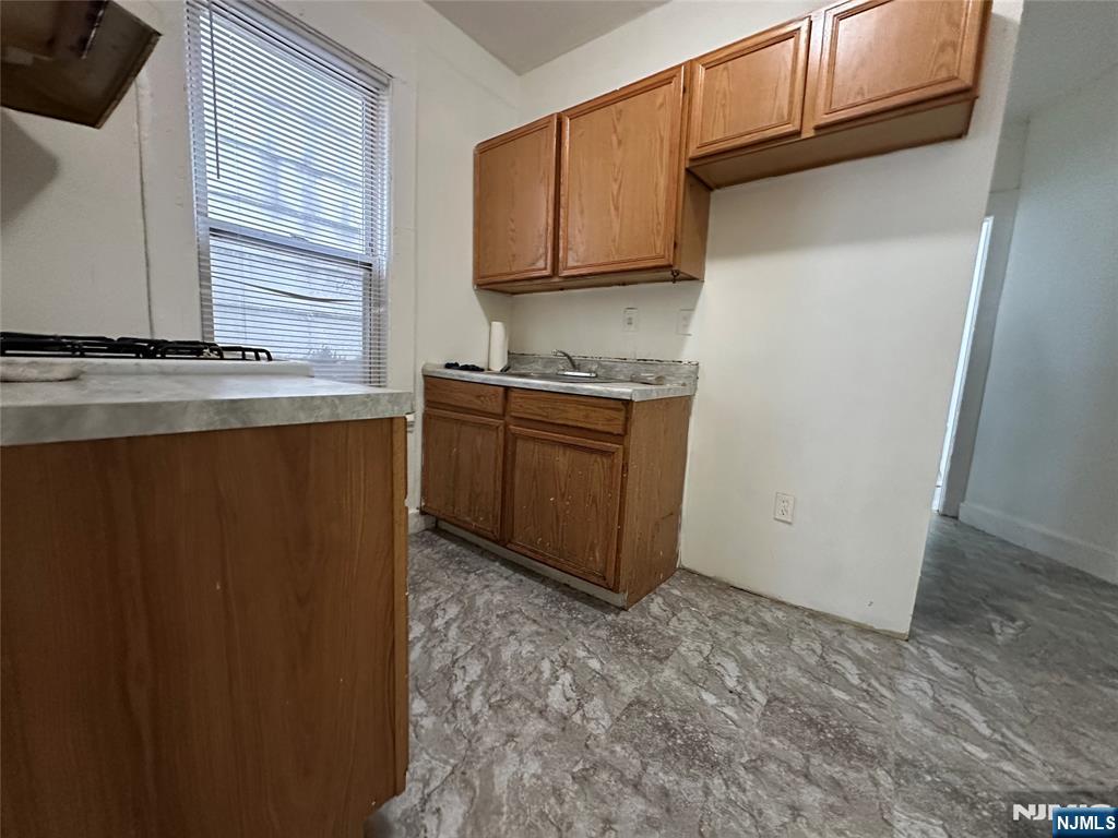 232 Stuyvesant Avenue Property Photo 5
