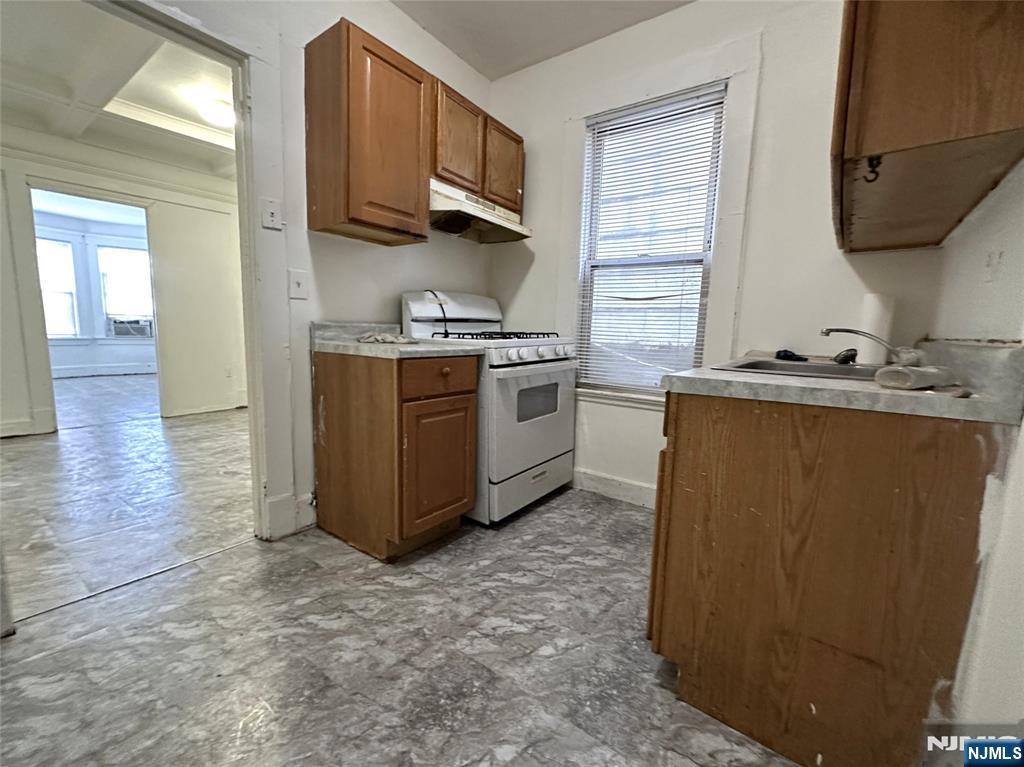 232 Stuyvesant Avenue Property Photo 6