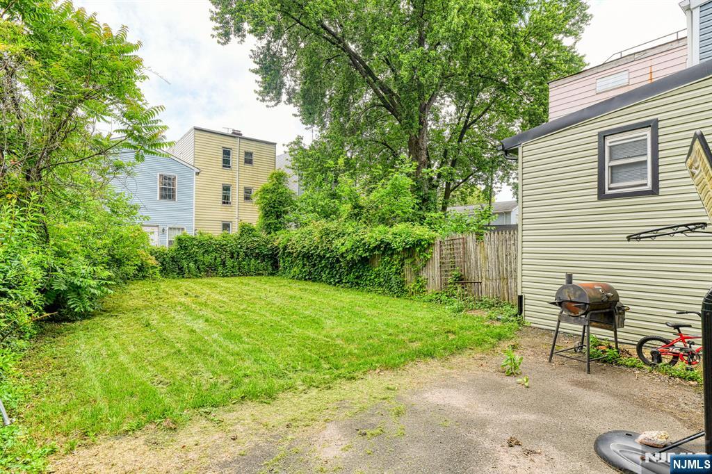 44 Stuyvesant Avenue Property Photo 5