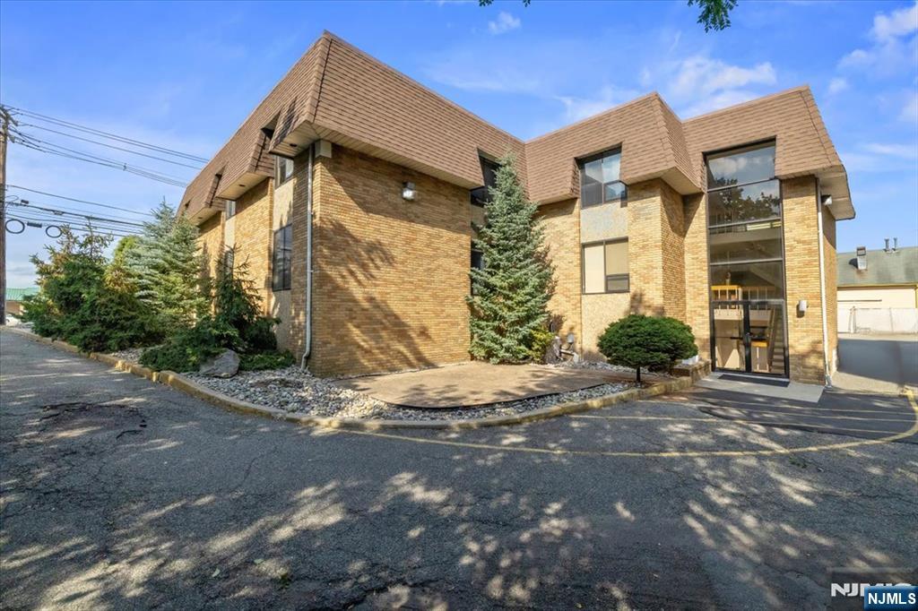 24 Wyckoff Avenue Property Photo 2