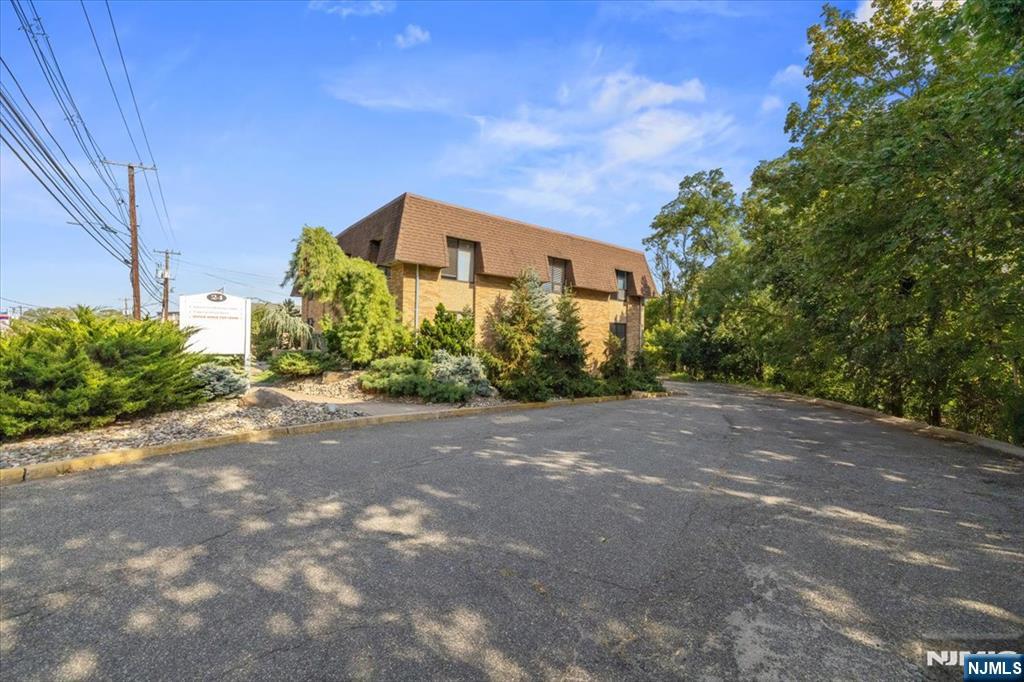 24 Wyckoff Avenue Property Photo 6