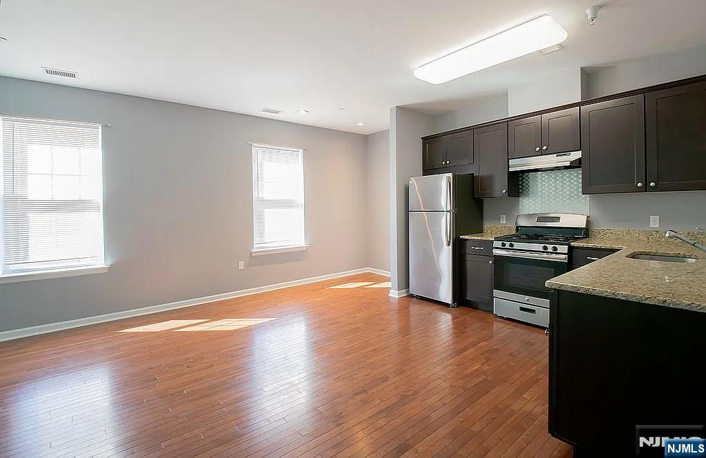 7 Myrtle Street 10 Property Photo 3