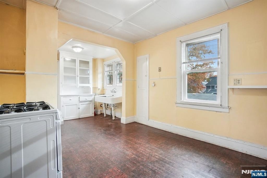 197 Fullerton Avenue Property Photo 17