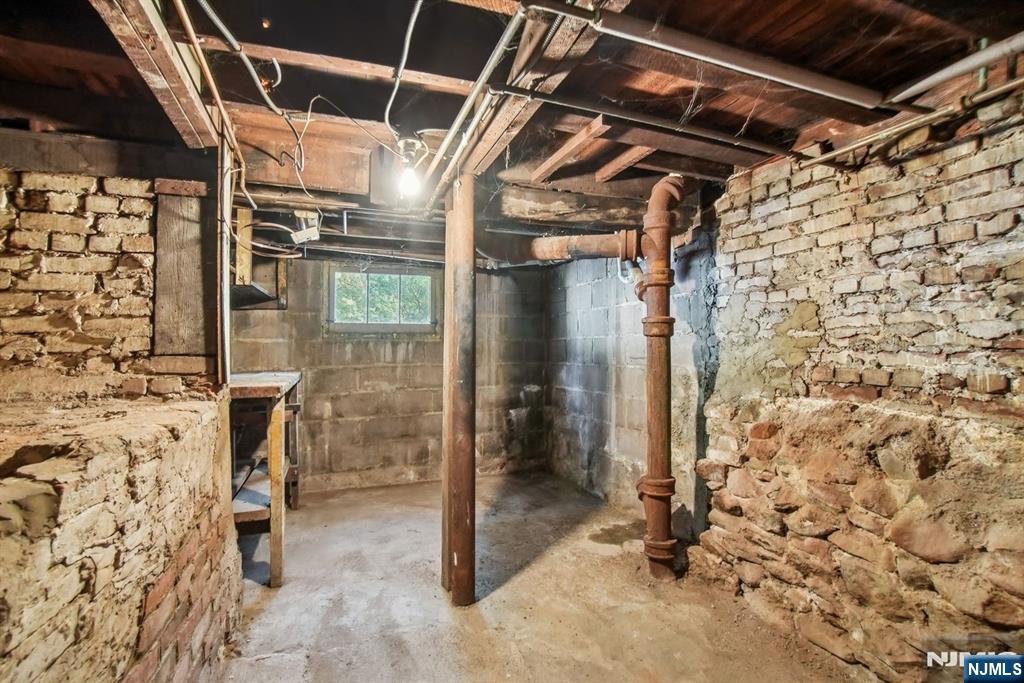 197 Fullerton Avenue Property Photo 28