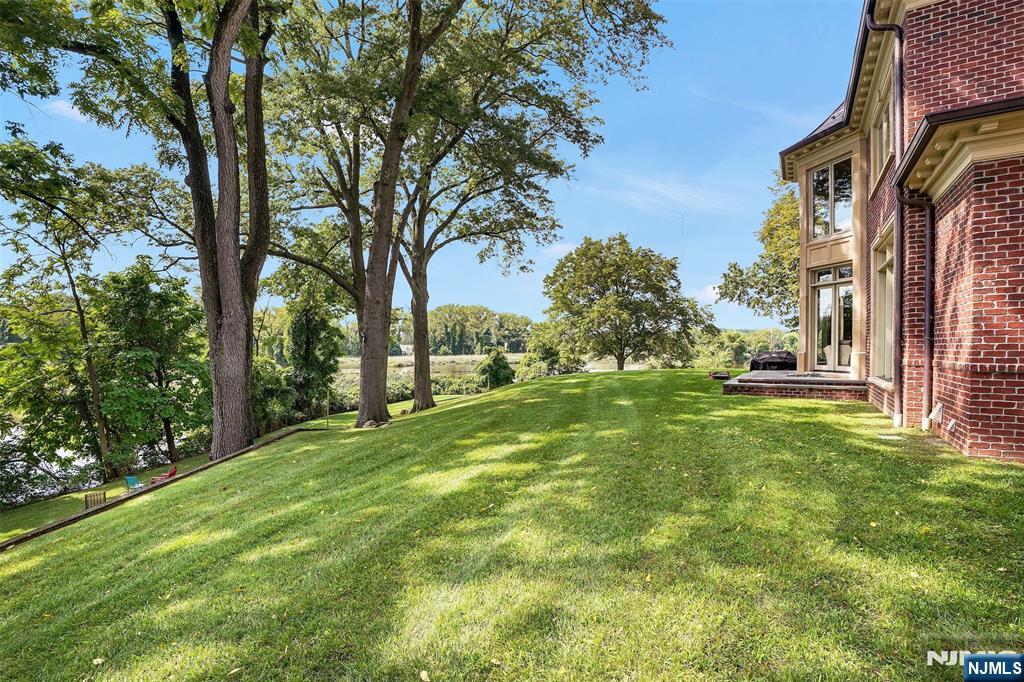 1500 River Road Property Photo 13