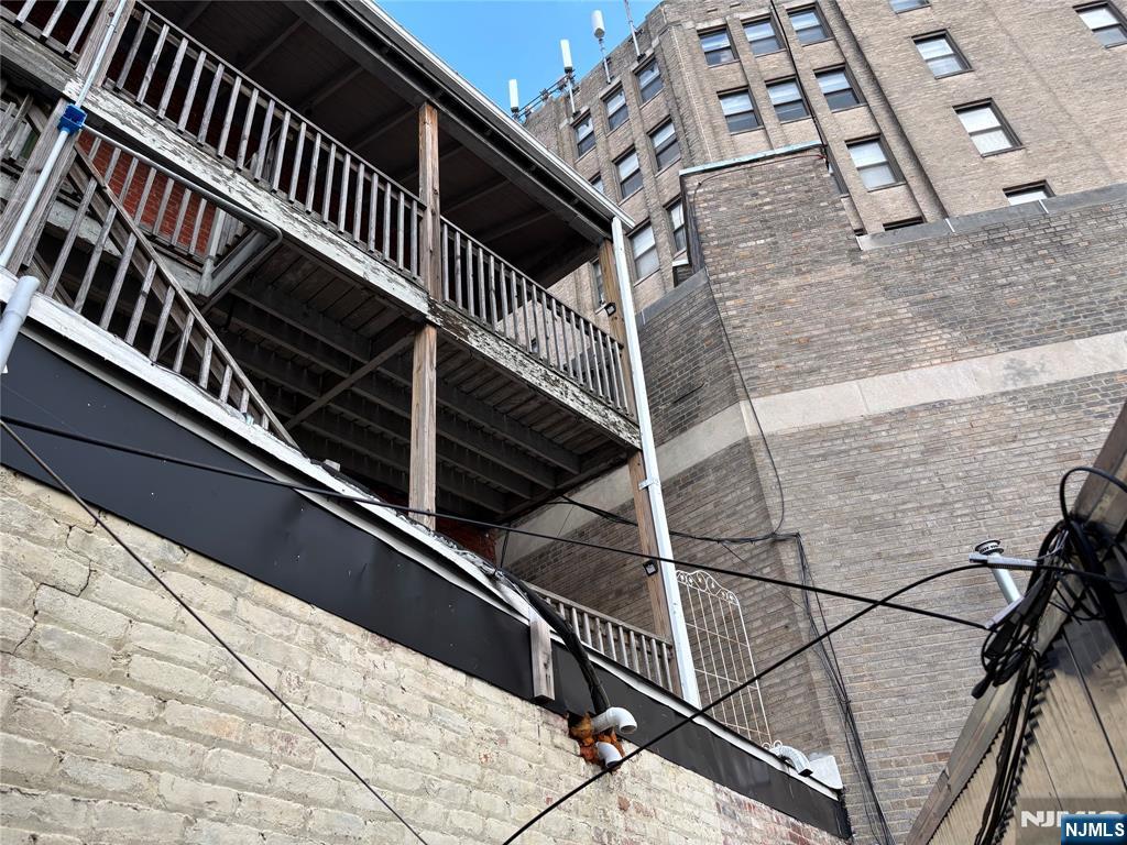 591 Bloomfield Avenue Property Photo 3