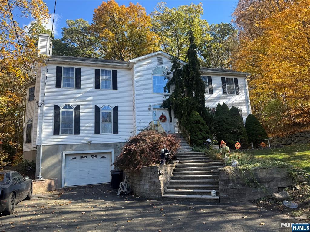102 Garside Avenue Property Photo 1