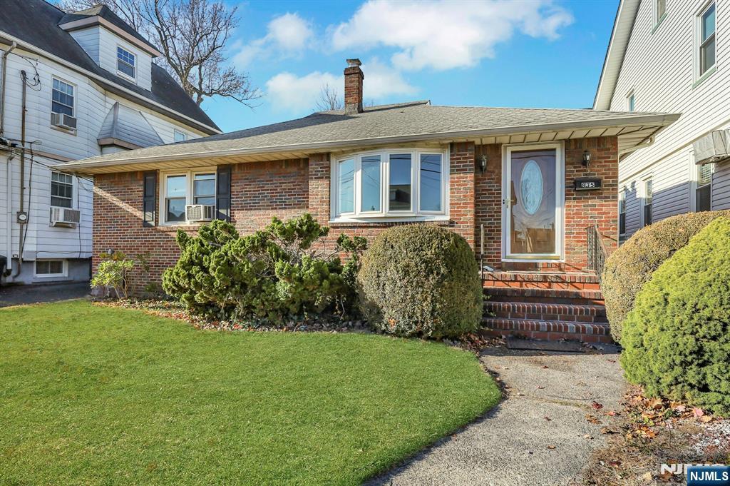 835 Chestnut Street Property Photo 1
