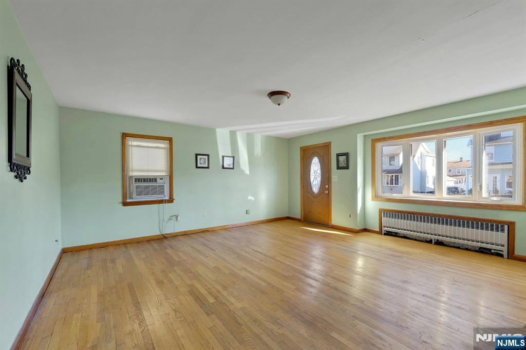 835 Chestnut Street Property Photo 4