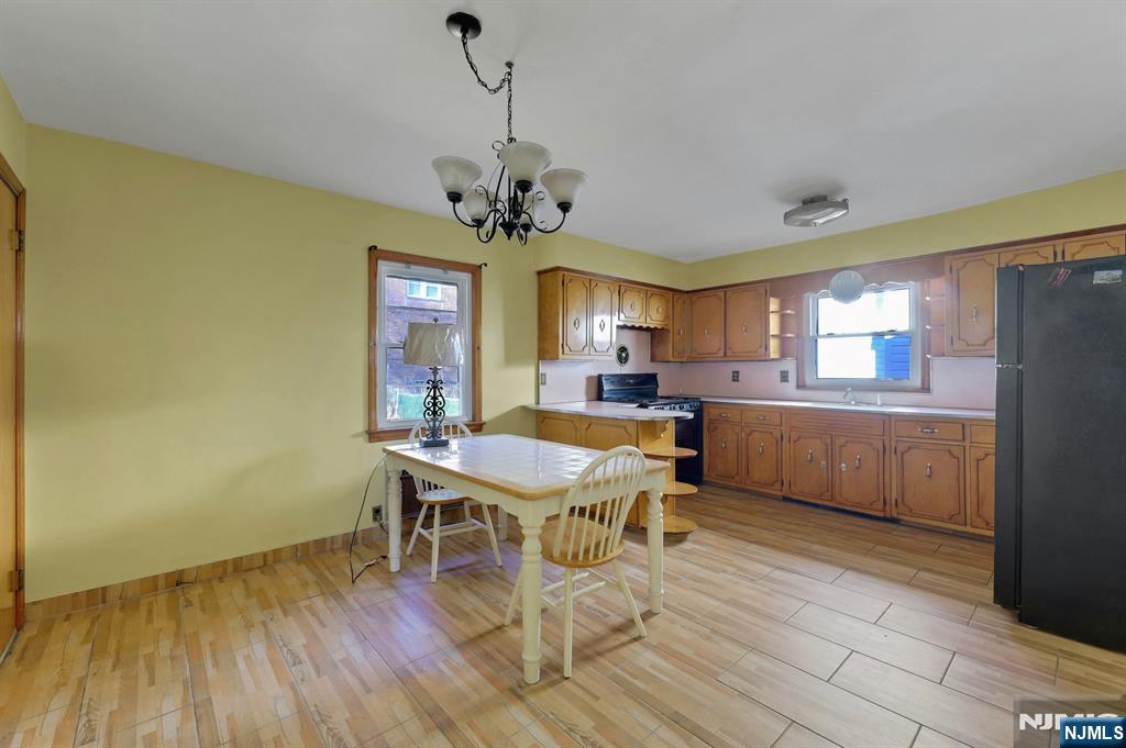 835 Chestnut Street Property Photo 5
