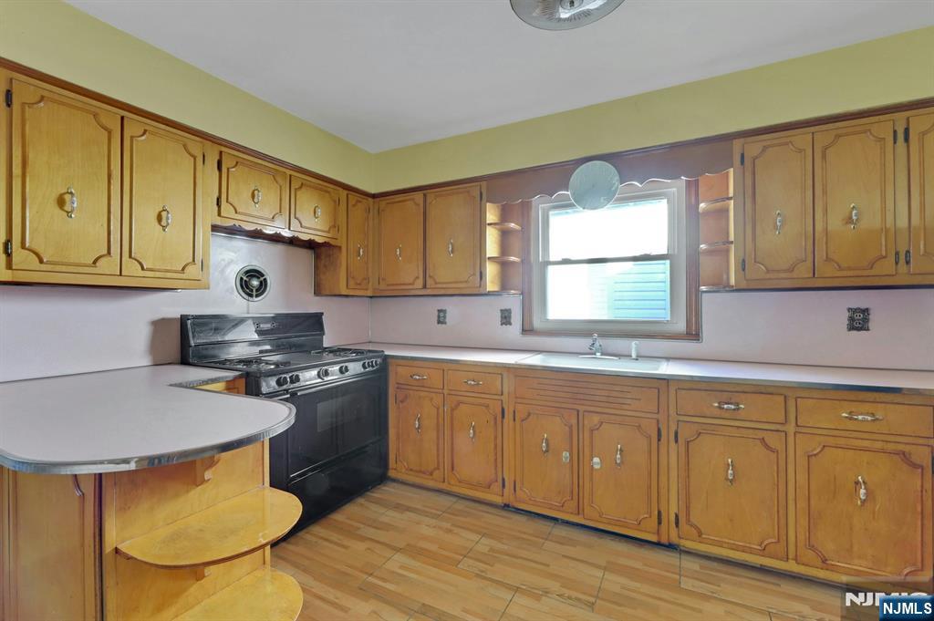 835 Chestnut Street Property Photo 6