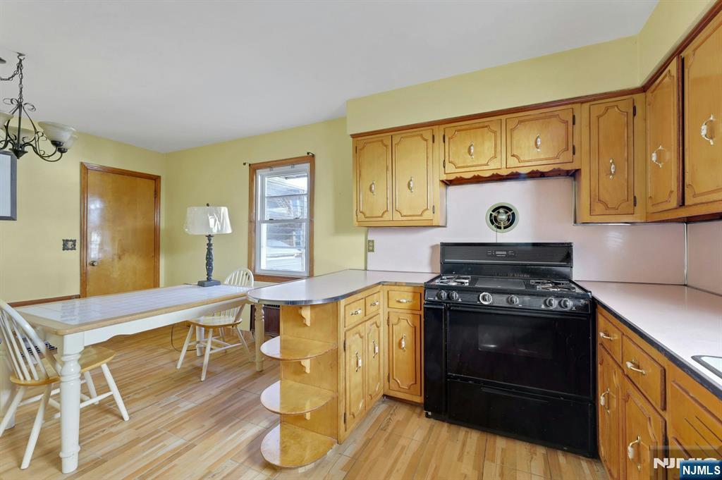 835 Chestnut Street Property Photo 8