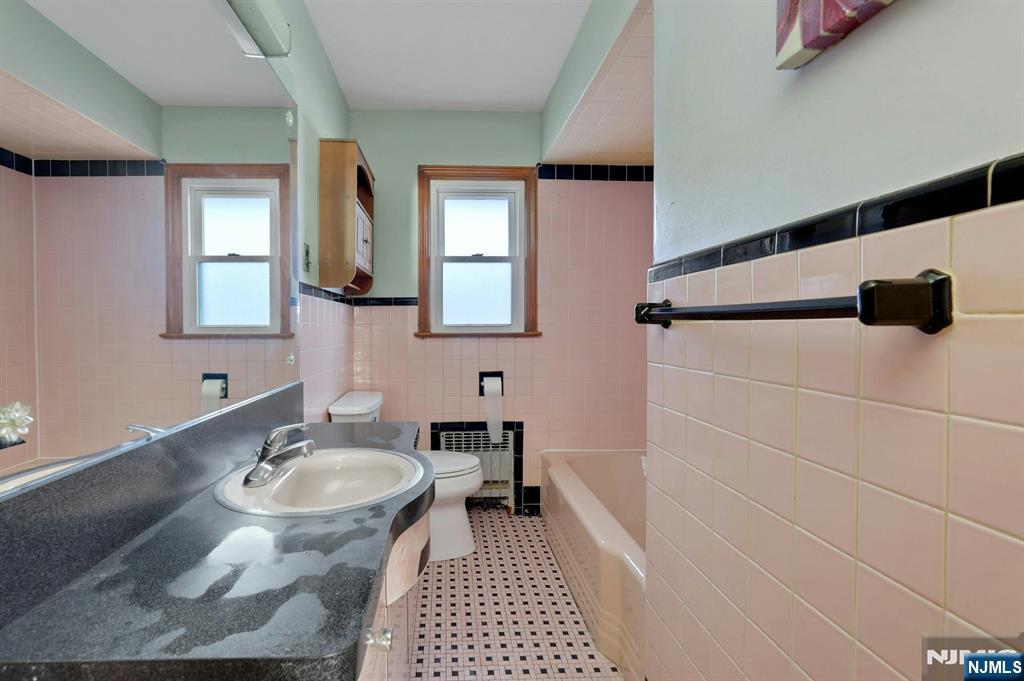 835 Chestnut Street Property Photo 12