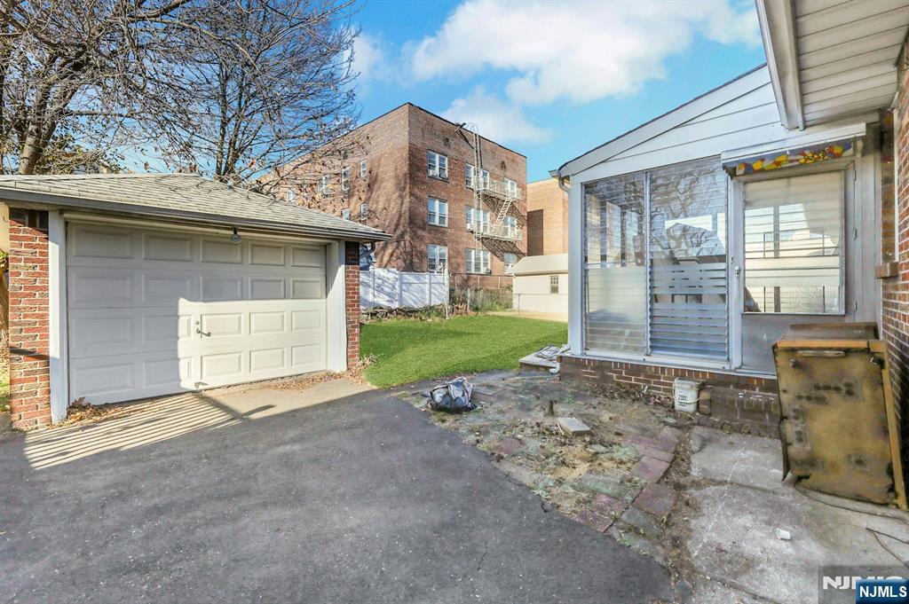 835 Chestnut Street Property Photo 17