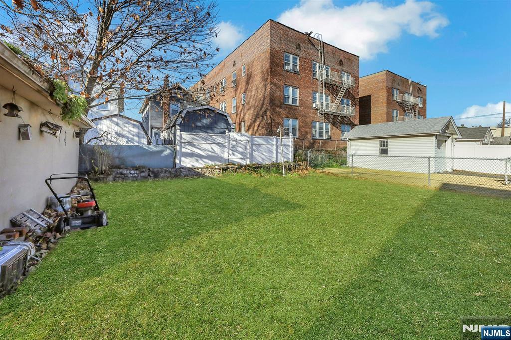835 Chestnut Street Property Photo 19