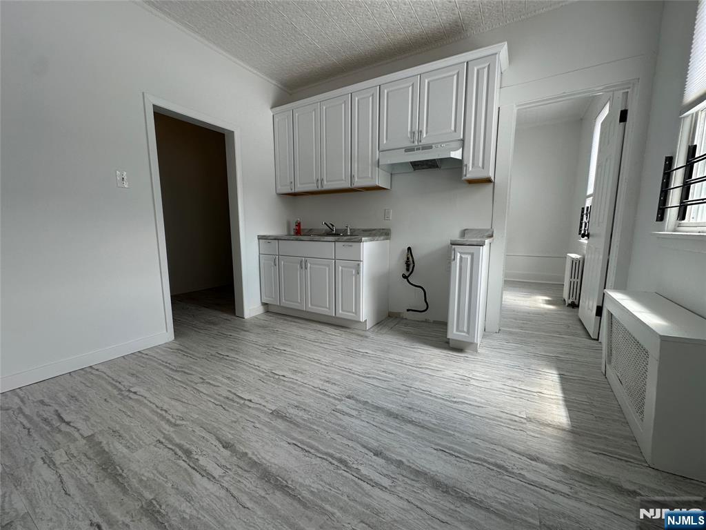 526 Valley Brook Avenue 2nd Floor Property Photo 2