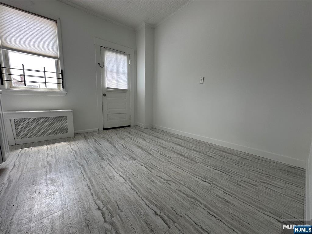 526 Valley Brook Avenue 2nd Floor Property Photo 3