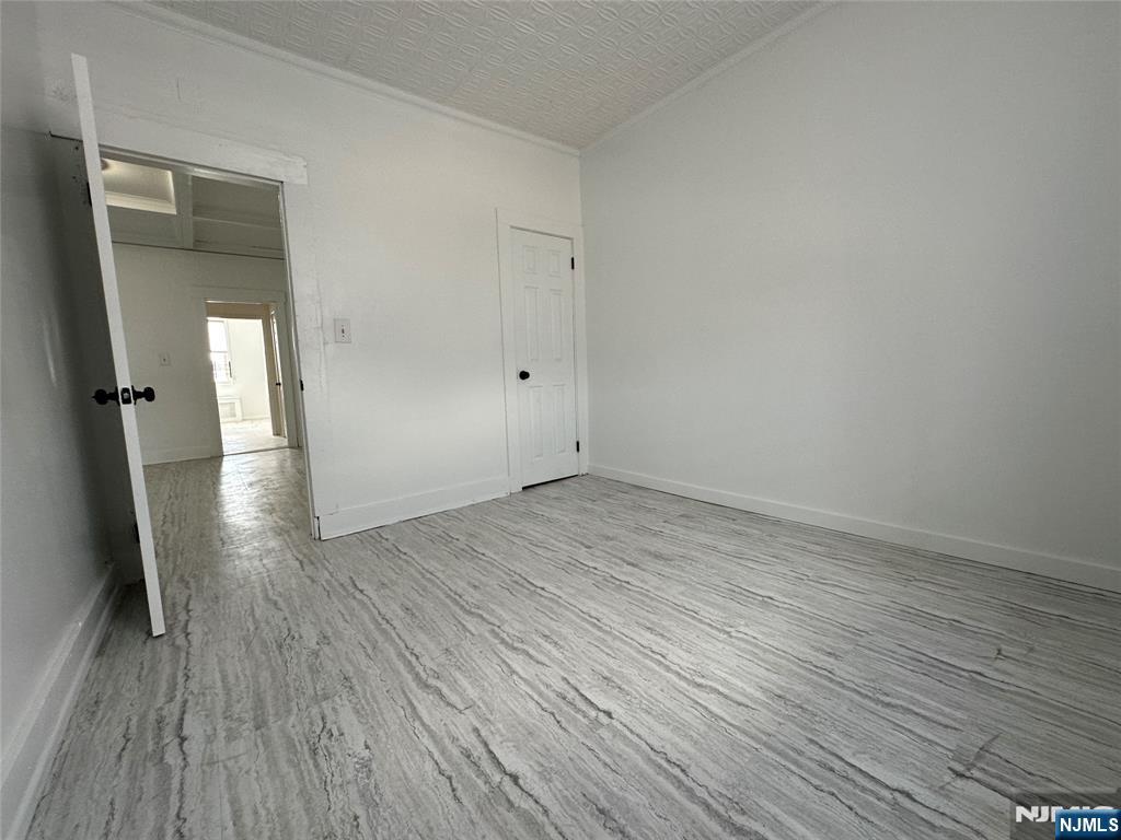526 Valley Brook Avenue 2nd Floor Property Photo 5