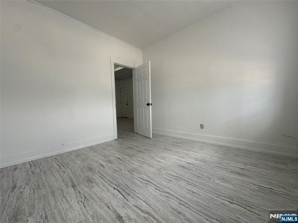 526 Valley Brook Avenue 2nd Floor Property Photo 8