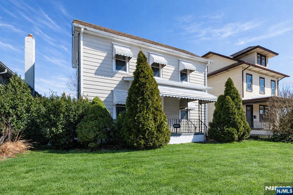 2557 Wh-mer Road Property Photo 2