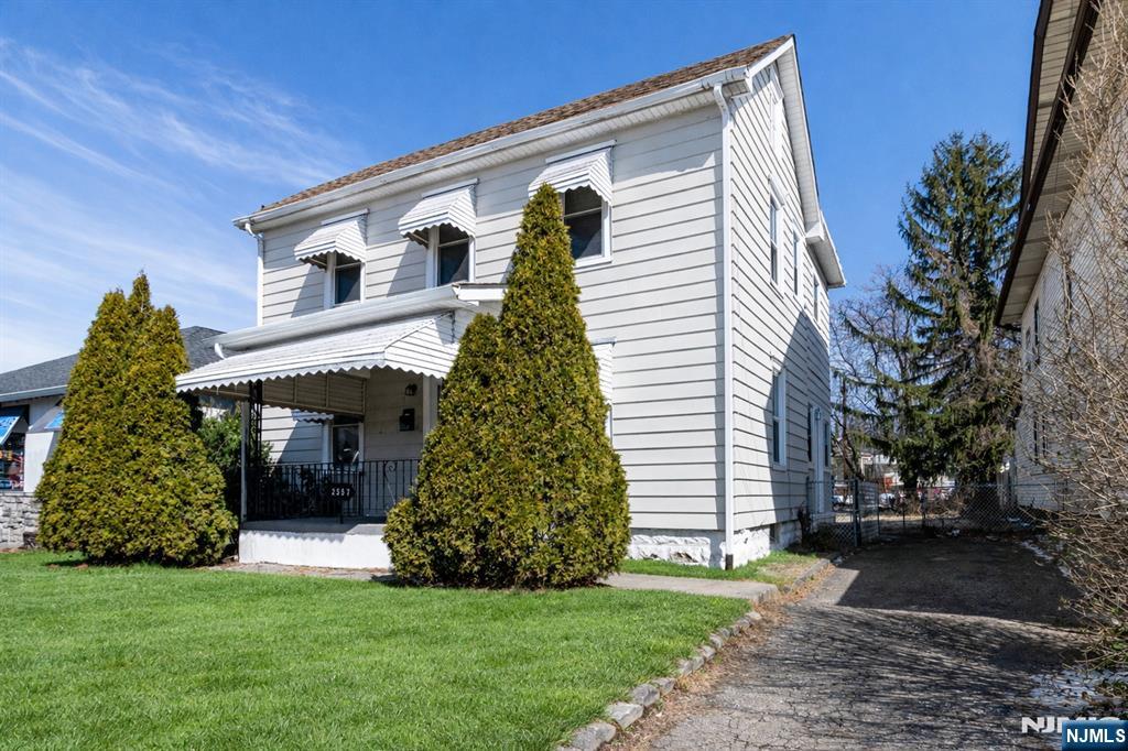 2557 Wh-mer Road Property Photo 3