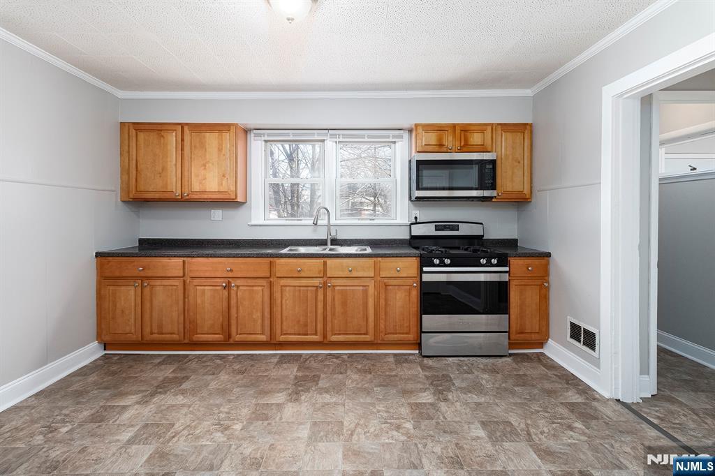 2557 Wh-mer Road Property Photo 8