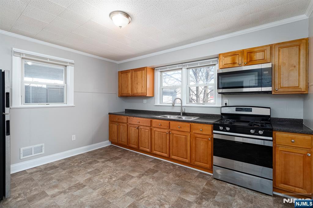 2557 Wh-mer Road Property Photo 9