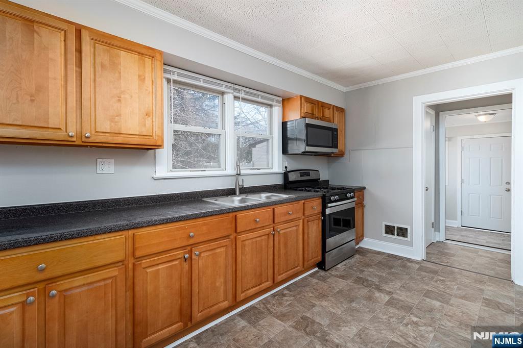 2557 Wh-mer Road Property Photo 11
