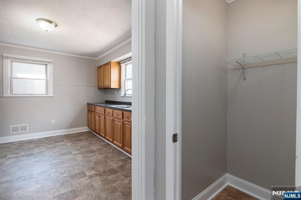 2557 Wh-mer Road Property Photo 12