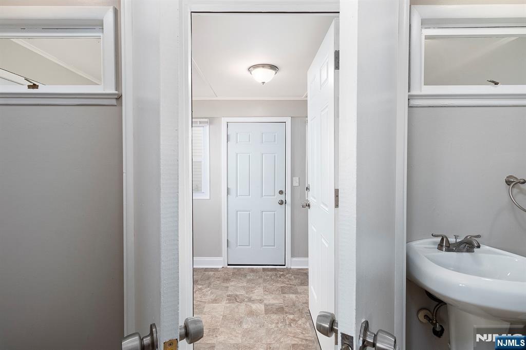 2557 Wh-mer Road Property Photo 14