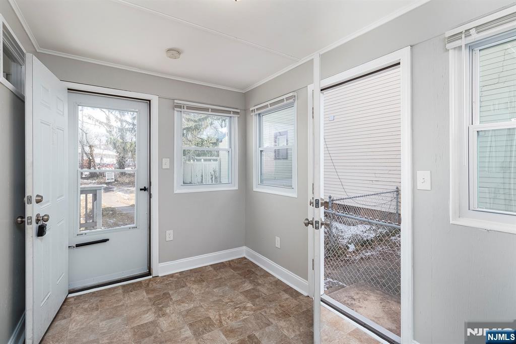 2557 Wh-mer Road Property Photo 15