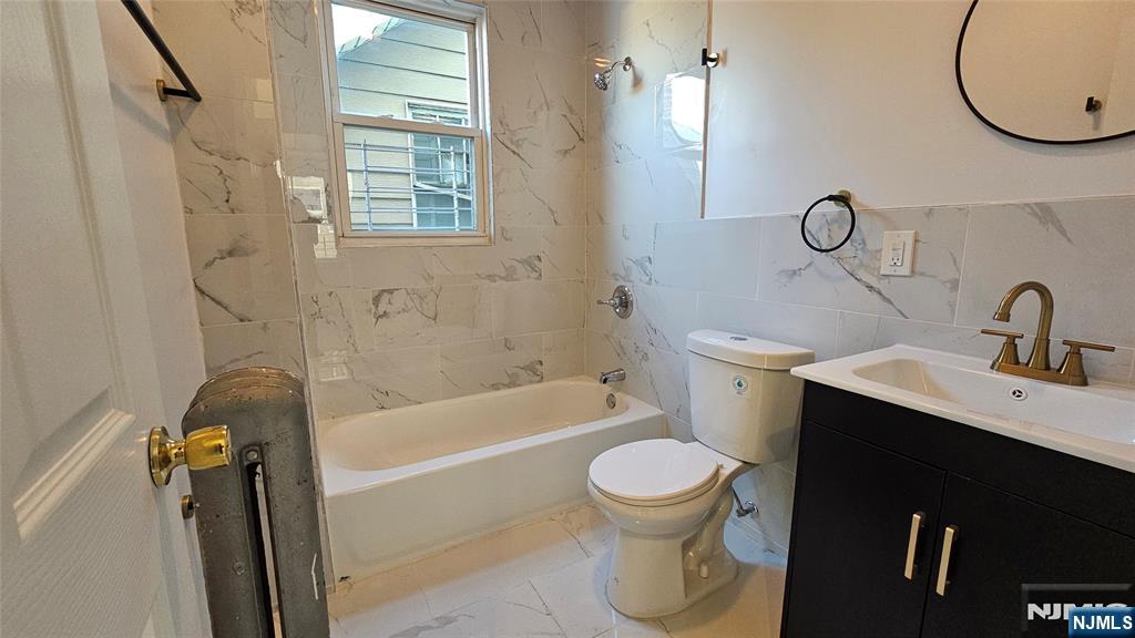 93 21st Street 3 Property Photo 1