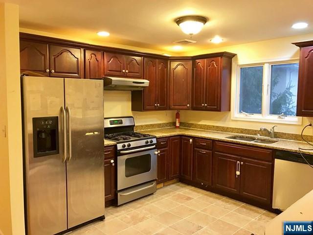 441 Hillcrest Place Property Photo 5