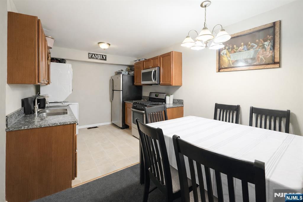 48-50 Holland Street Property Photo 3